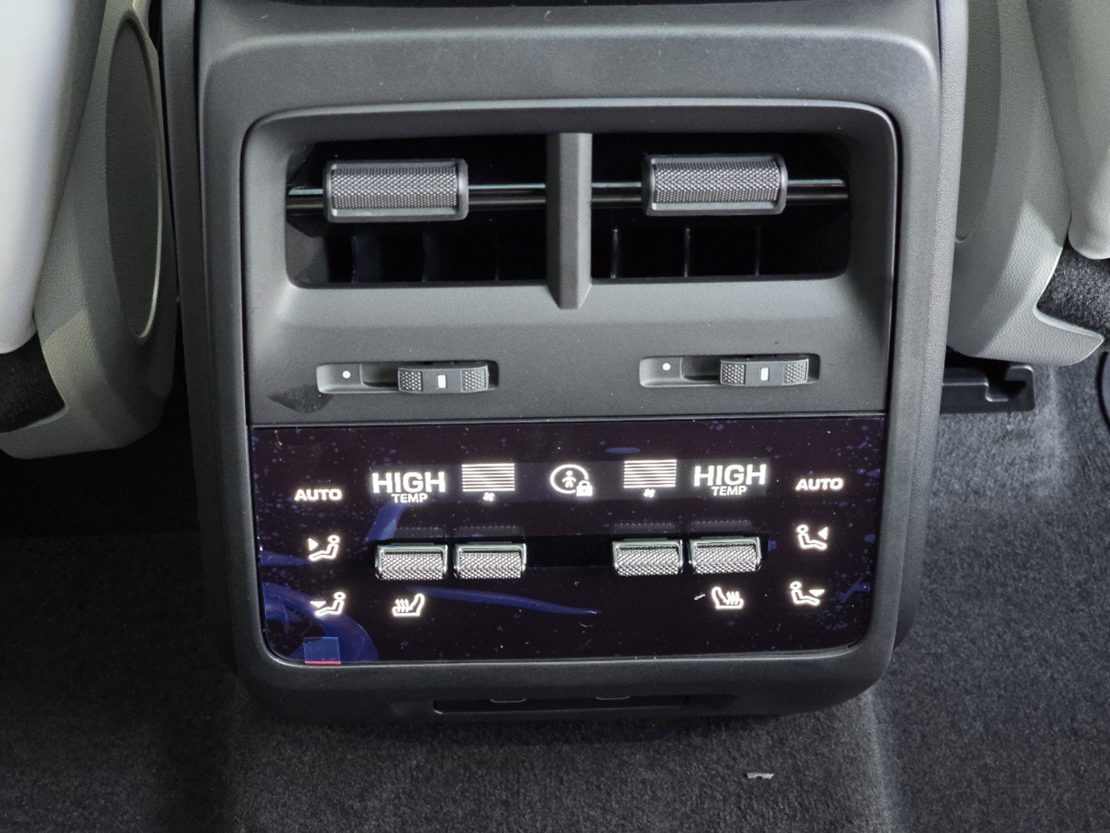 New 2025 Porsche Macan 4S Electric AWD/4WD image 30
