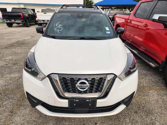 Used 2020 Nissan Kicks SR w/ SR Premium Package FWD image 2