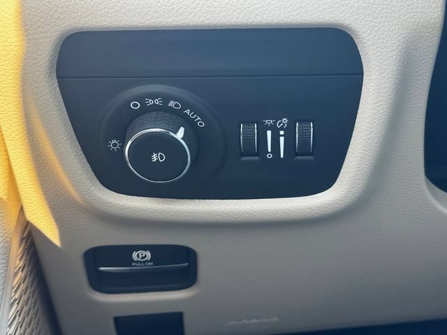 Certified 2024 Jeep Grand Cherokee Limited AWD/4WD image 24