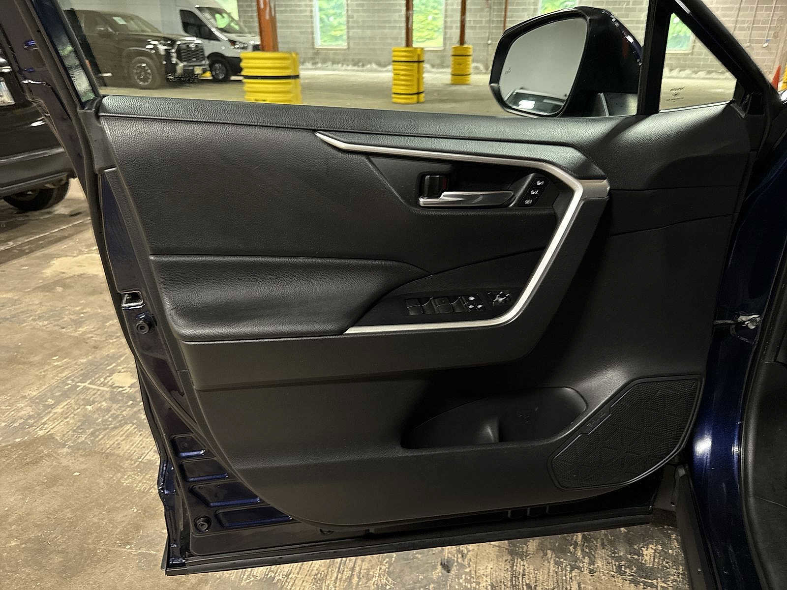 Certified 2020 Toyota RAV4 XLE Premium AWD/4WD image 30