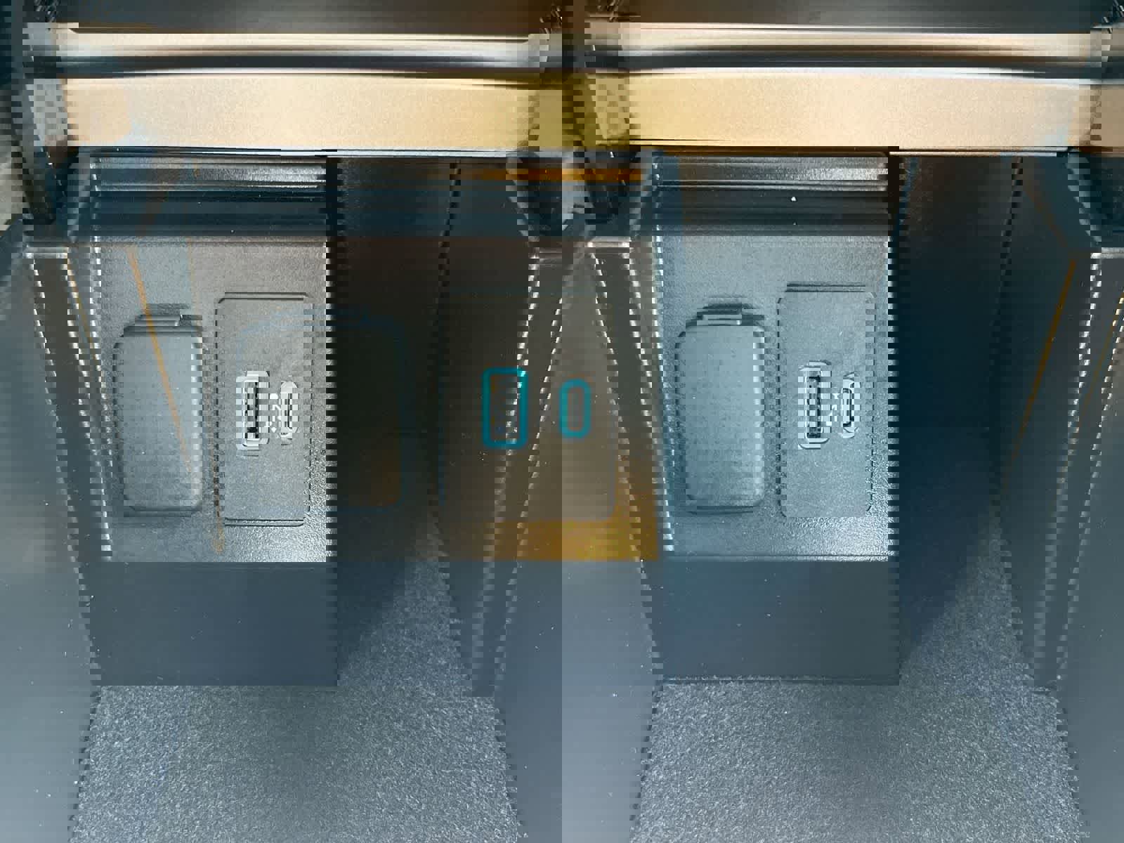 Used 2023 Ford Explorer XLT w/ Equipment Group 202A image 31