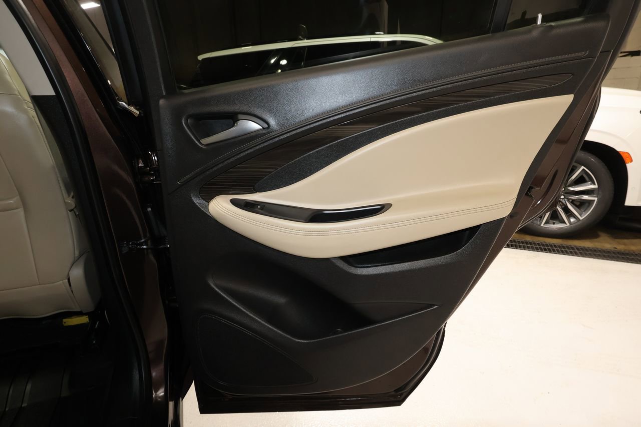 Used 2020 Buick Envision Essence image 20