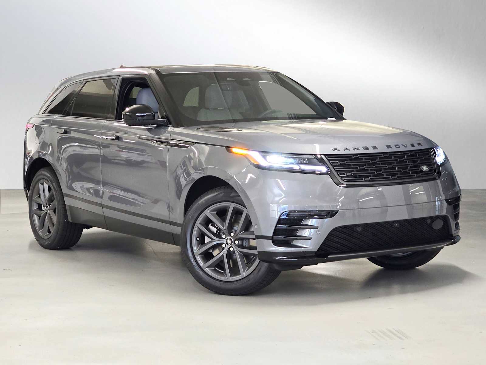 New 2026 Land Rover Range Rover Velar Dynamic SE image 1