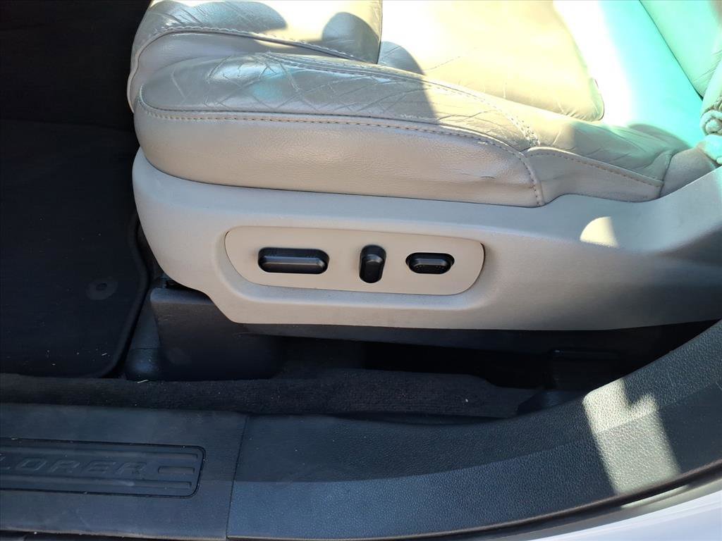 Used 2014 Ford Explorer XLT w/ Equipment Group 202A image 3