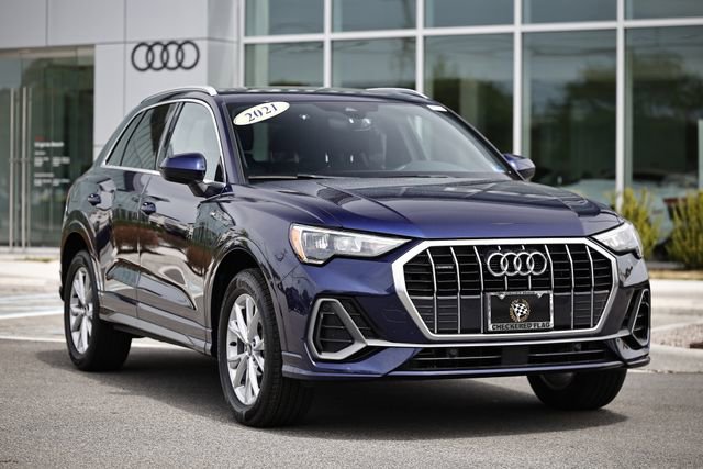 Used 2021 Audi Q3 2.0T Premium w/ Convenience Package AWD/4WD image 2