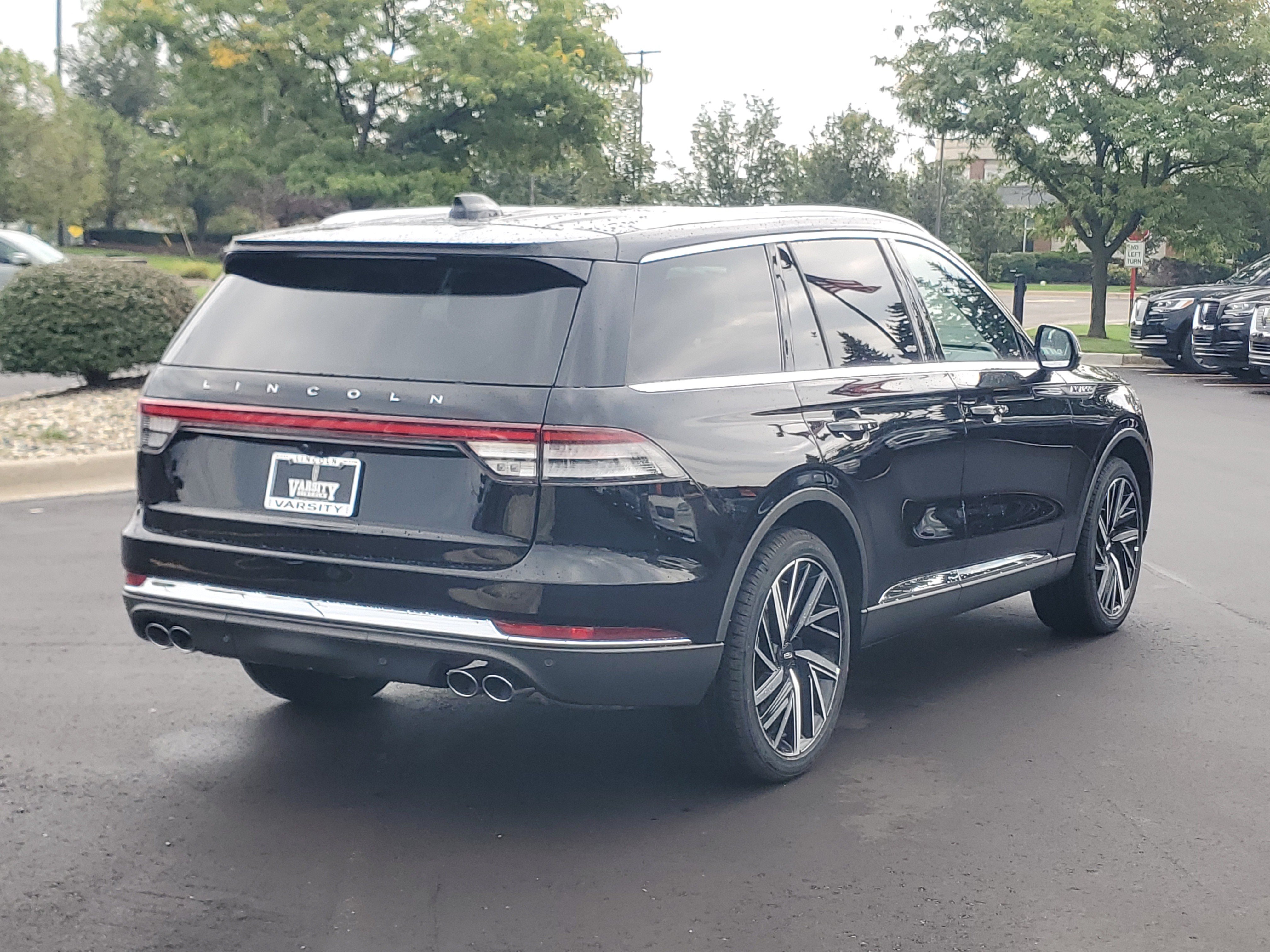 New 2027 Lincoln Aviator Reserve AWD/4WD image 4