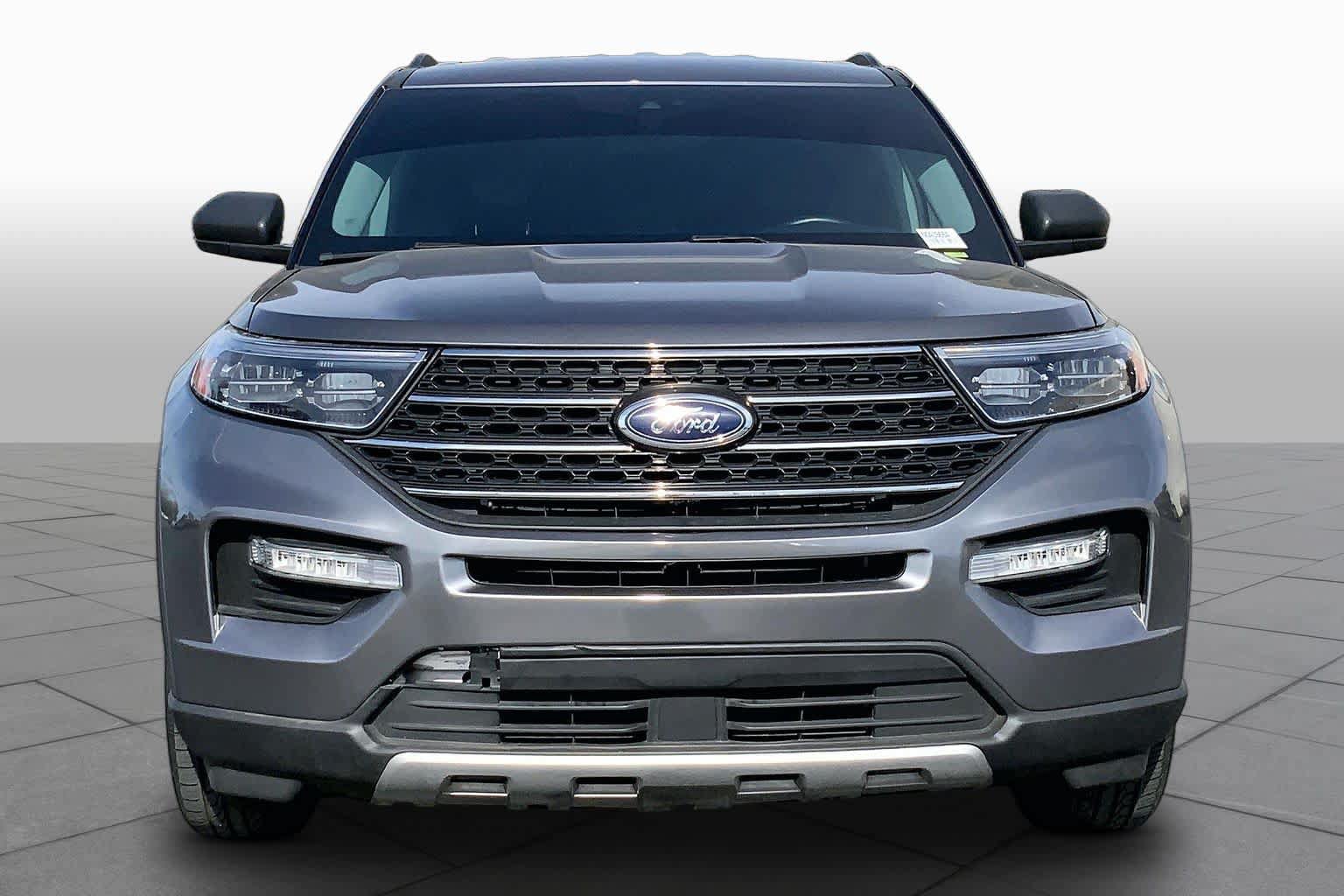 Used 2022 Ford Explorer XLT w/ Equipment Group 202A RWD image 3