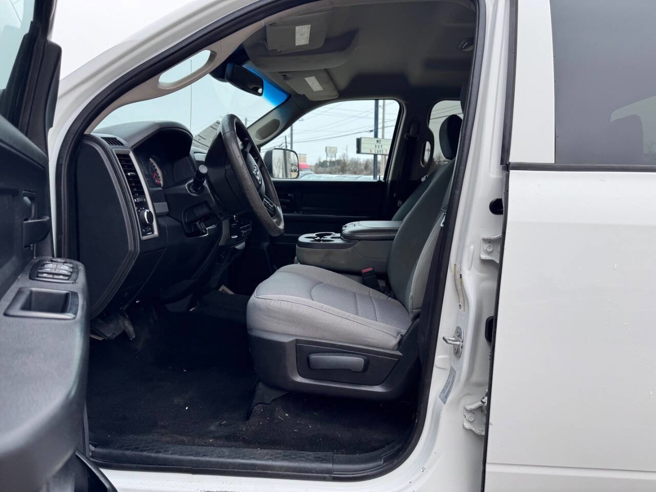 Used 2016 RAM 2500 Tradesman w/ Chrome Appearance Group image 29