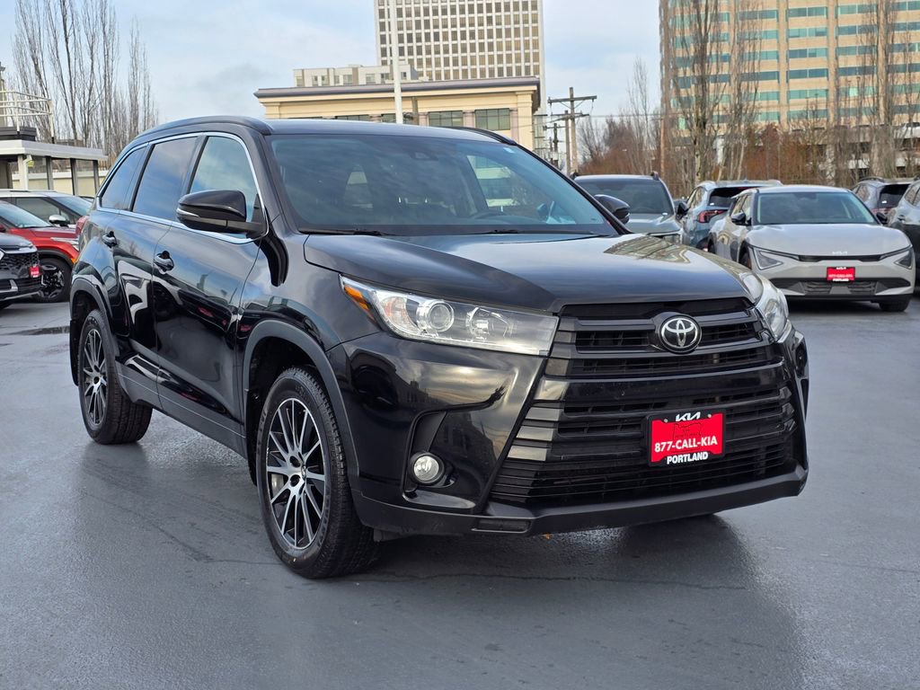 Used 2018 Toyota Highlander SE image 7