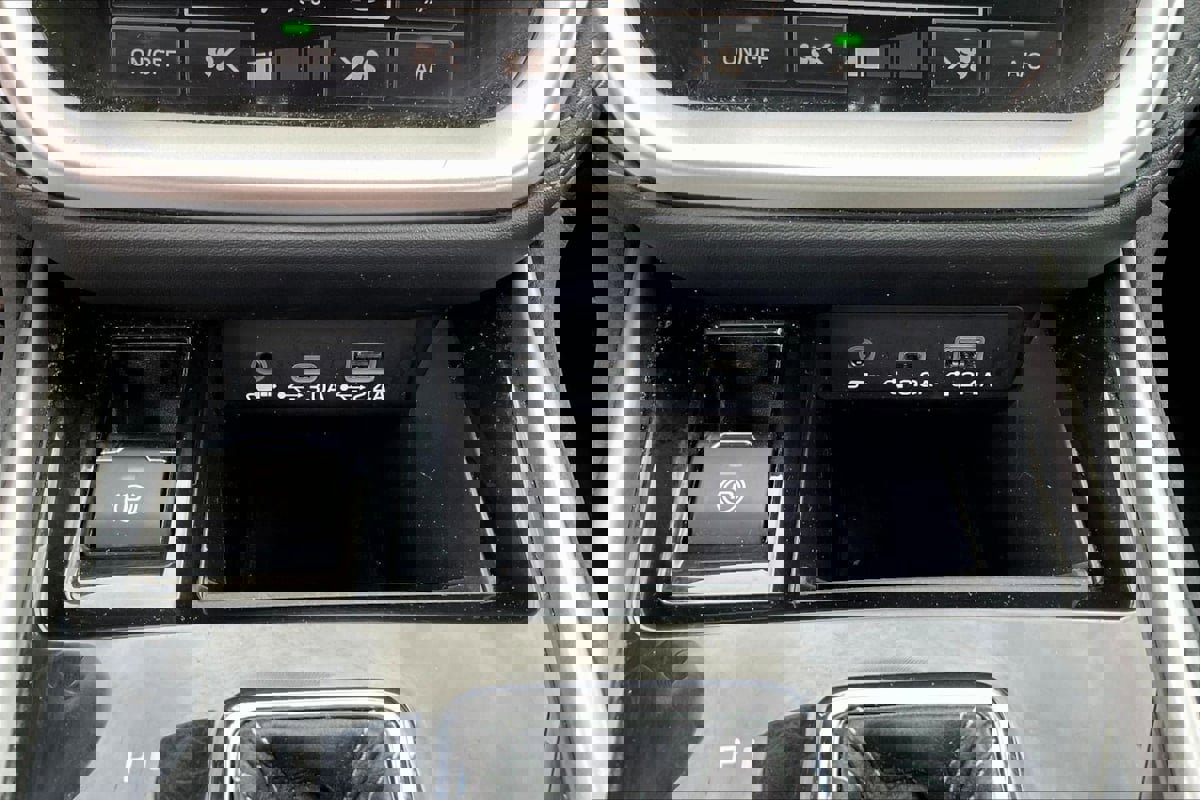 Used 2024 Subaru Outback Premium image 31