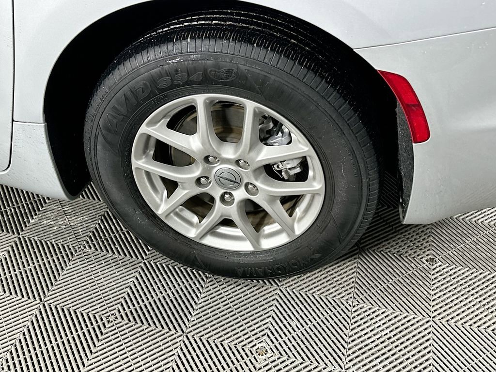 Used 2024 Chrysler Pacifica Touring-L image 42