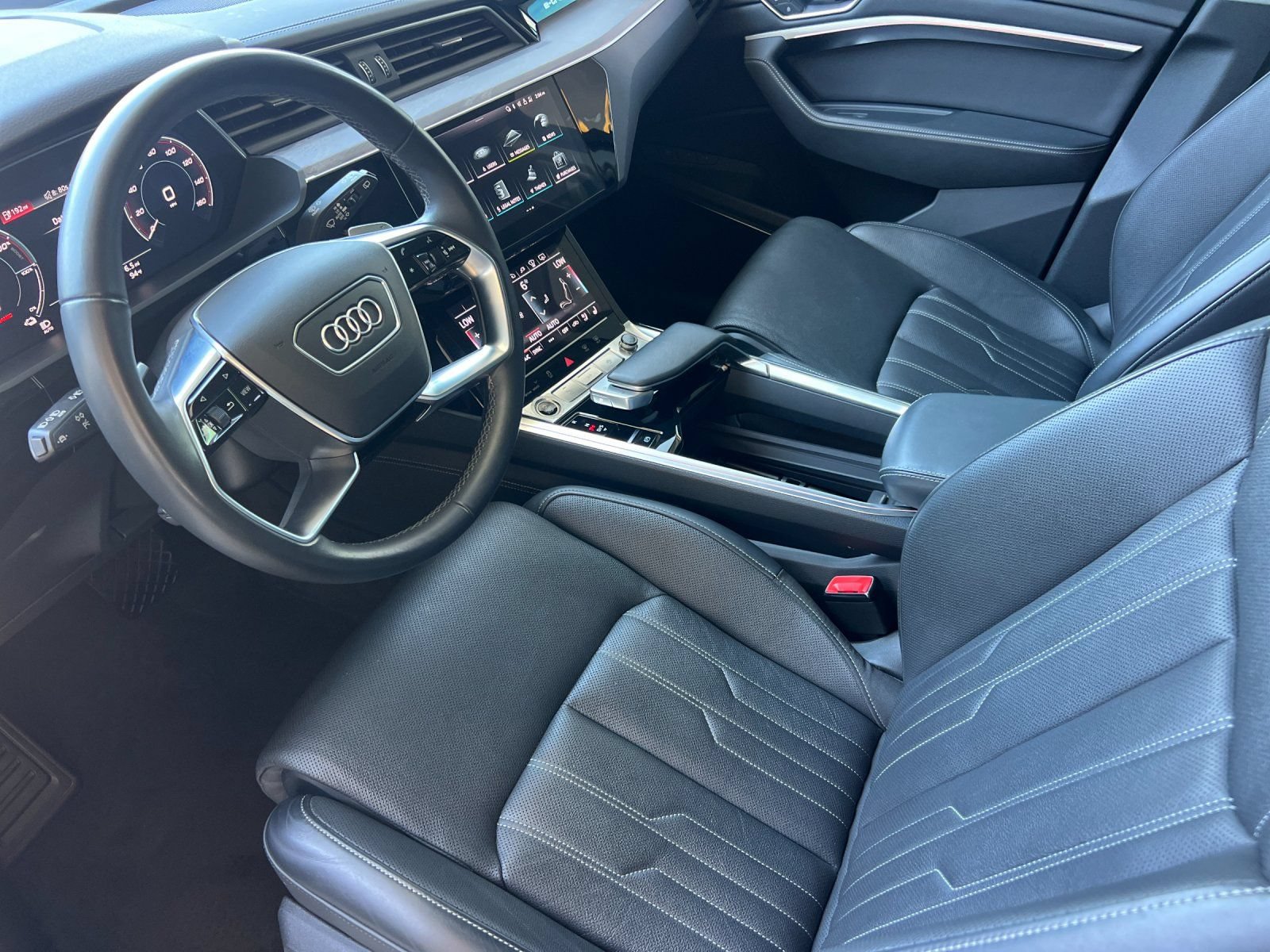 Used 2024 Audi Q8 e-tron Premium Plus w/ Prestige Package AWD/4WD image 10