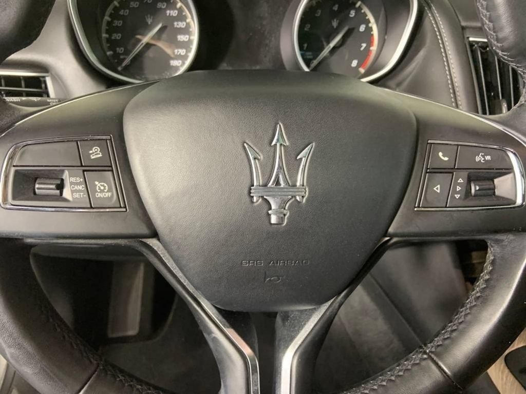 Used 2019 Maserati Levante GranLusso AWD/4WD image 27