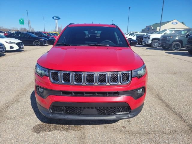 Used 2024 Jeep Compass Latitude image 17