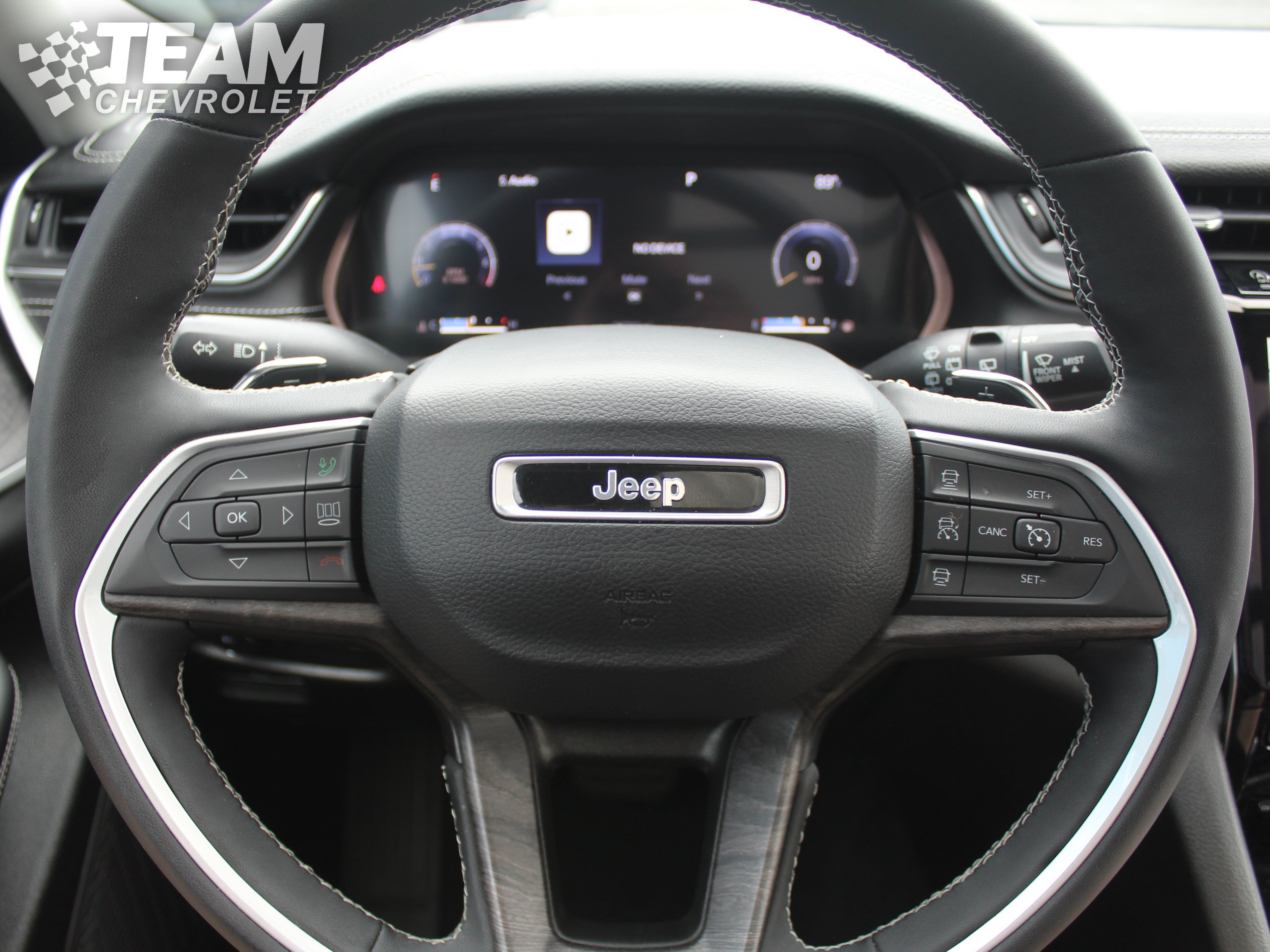 Used 2023 Jeep Grand Cherokee L Limited AWD/4WD image 15