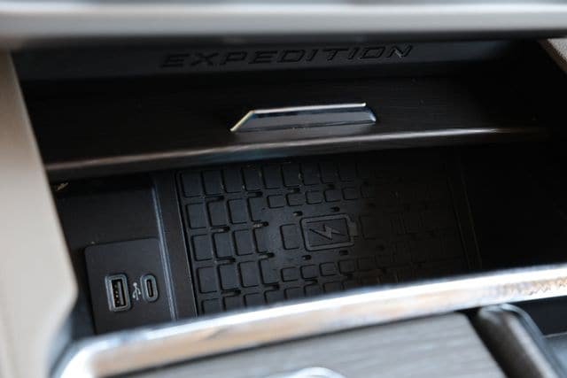 Used 2022 Ford Expedition Limited AWD/4WD image 21