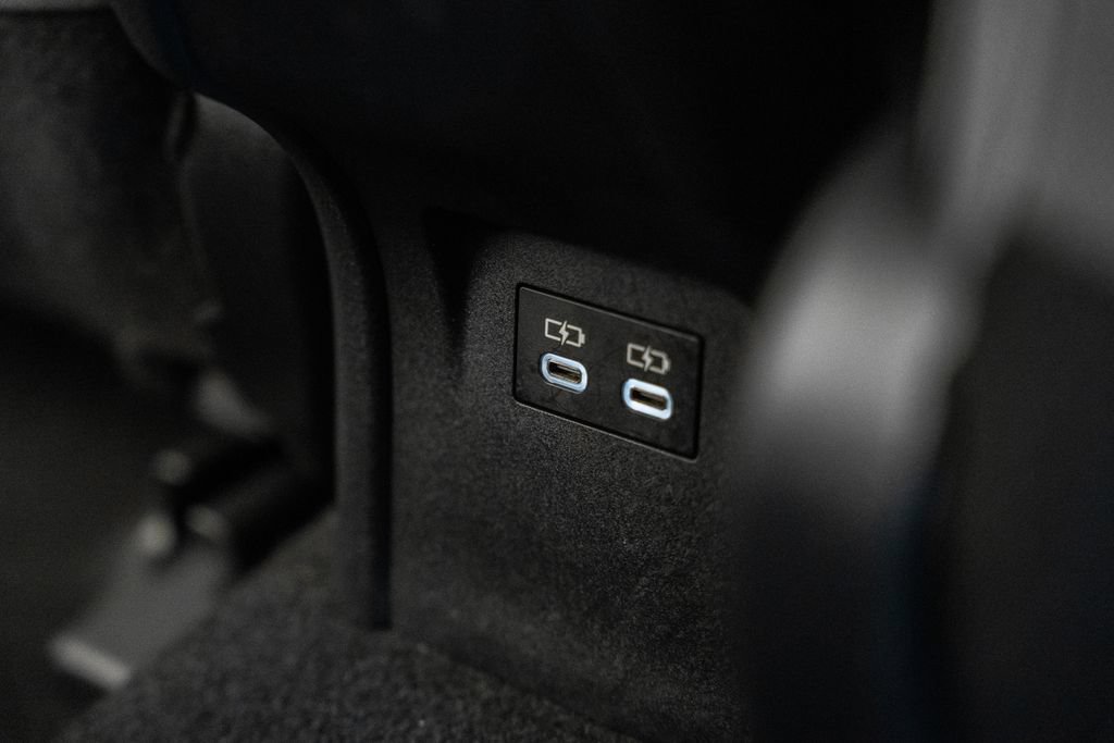 Used 2025 Toyota Prius LE FWD image 30