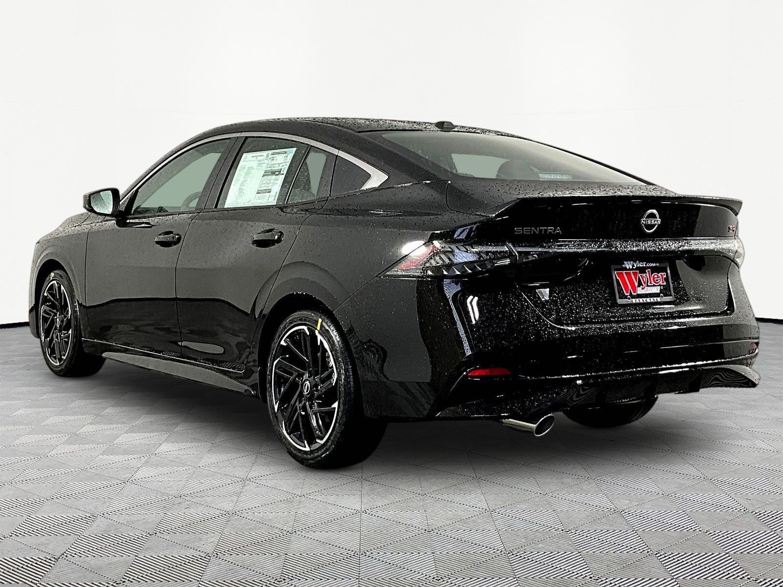 New 2026 Nissan Sentra SR w/ Floor Mat Package FWD image 4