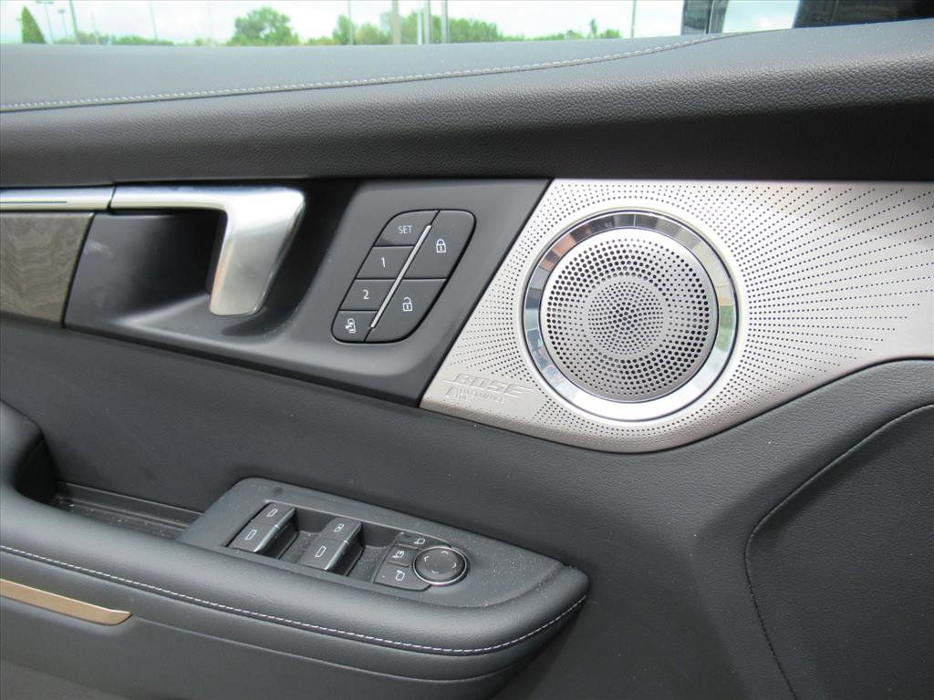 Used 2025 Buick Enclave Avenir w/ Super Cruise Package AWD/4WD image 22