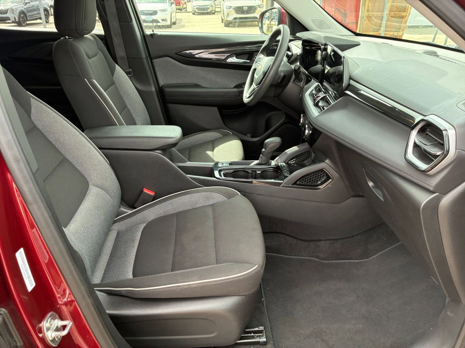 Used 2025 Chevrolet TrailBlazer LT image 29