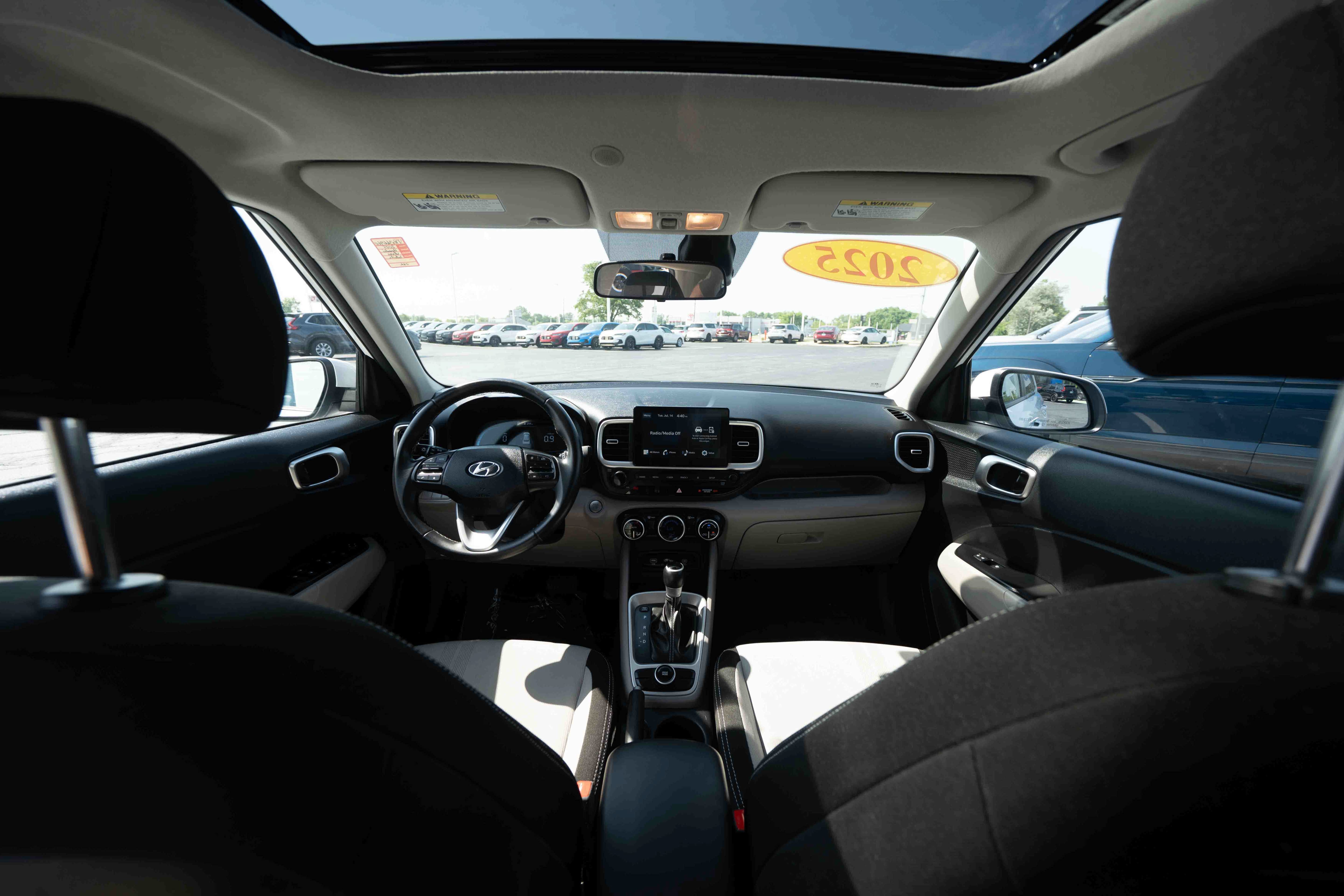 Used 2025 Hyundai Venue SEL FWD image 19
