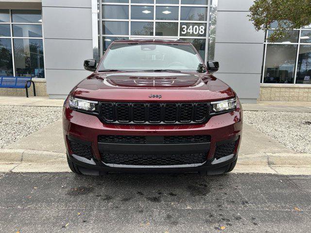 New 2025 Jeep Grand Cherokee L Laredo image 4