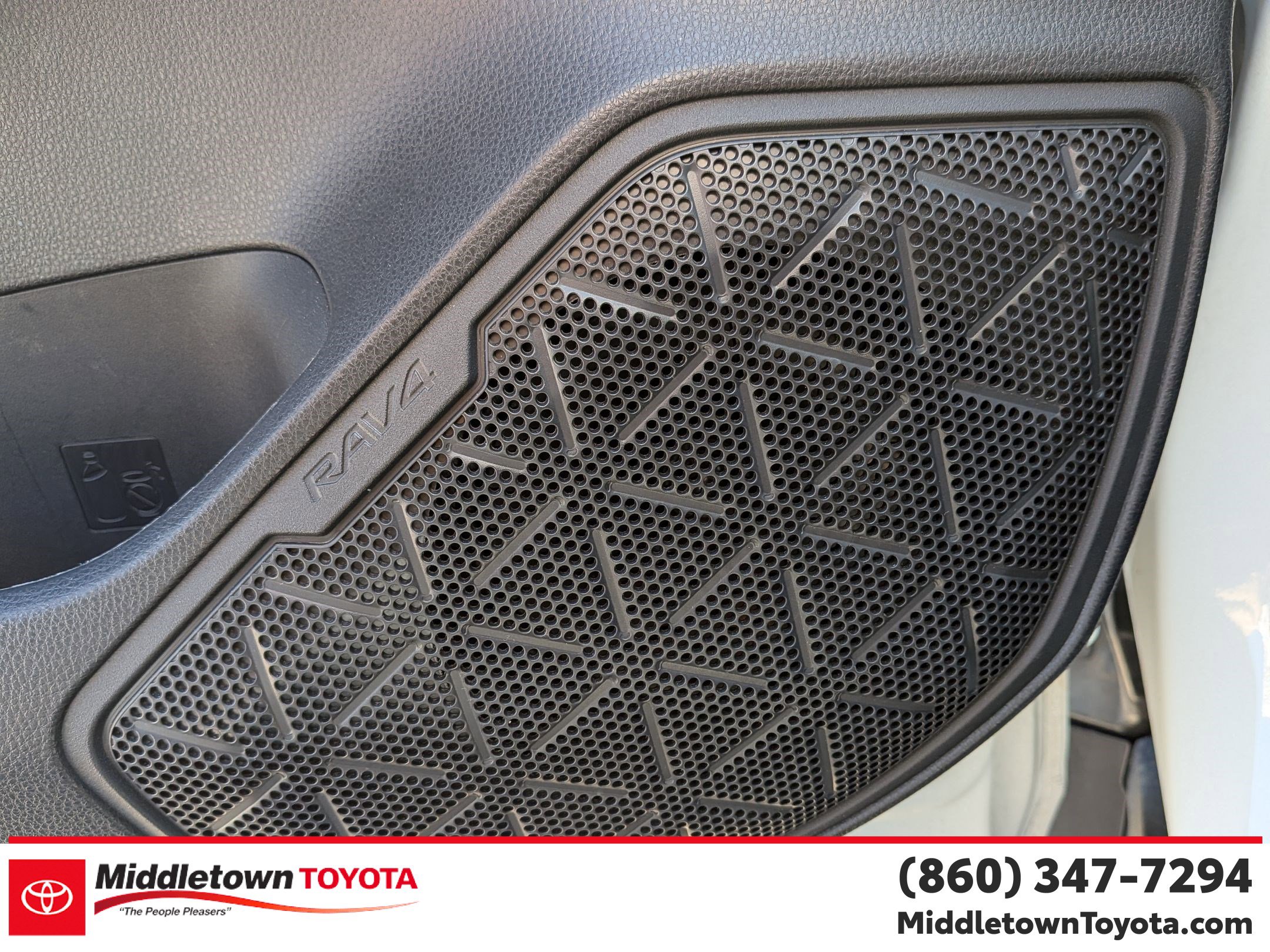 Used 2025 Toyota RAV4 XLE image 13