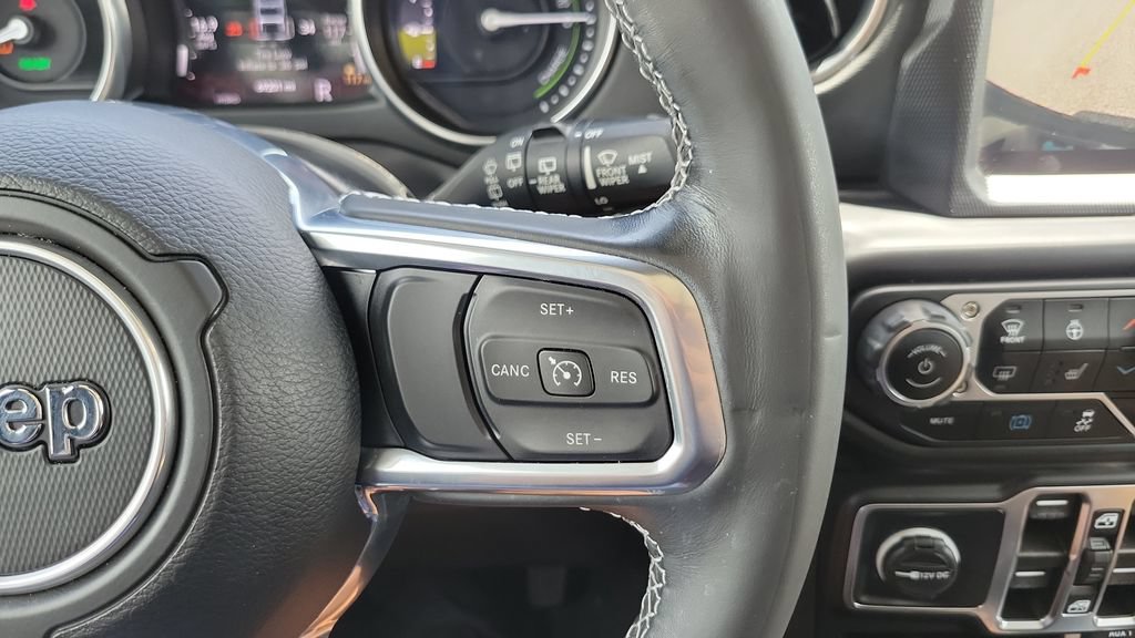 Used 2022 Jeep Wrangler Unlimited Sahara w/ Cold Weather Group AWD/4WD image 21