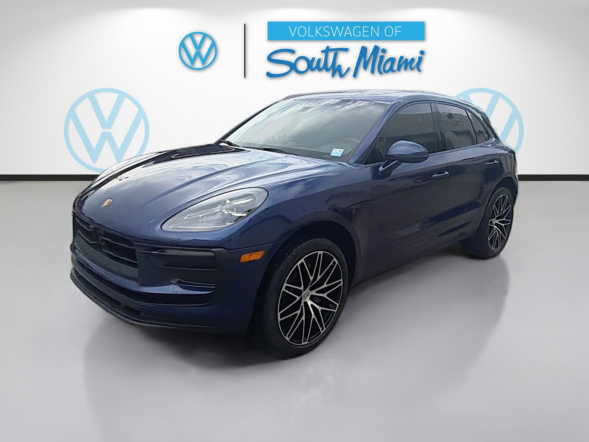 Used 2024 Porsche Macan w/ Premium Plus Package AWD/4WD image 3
