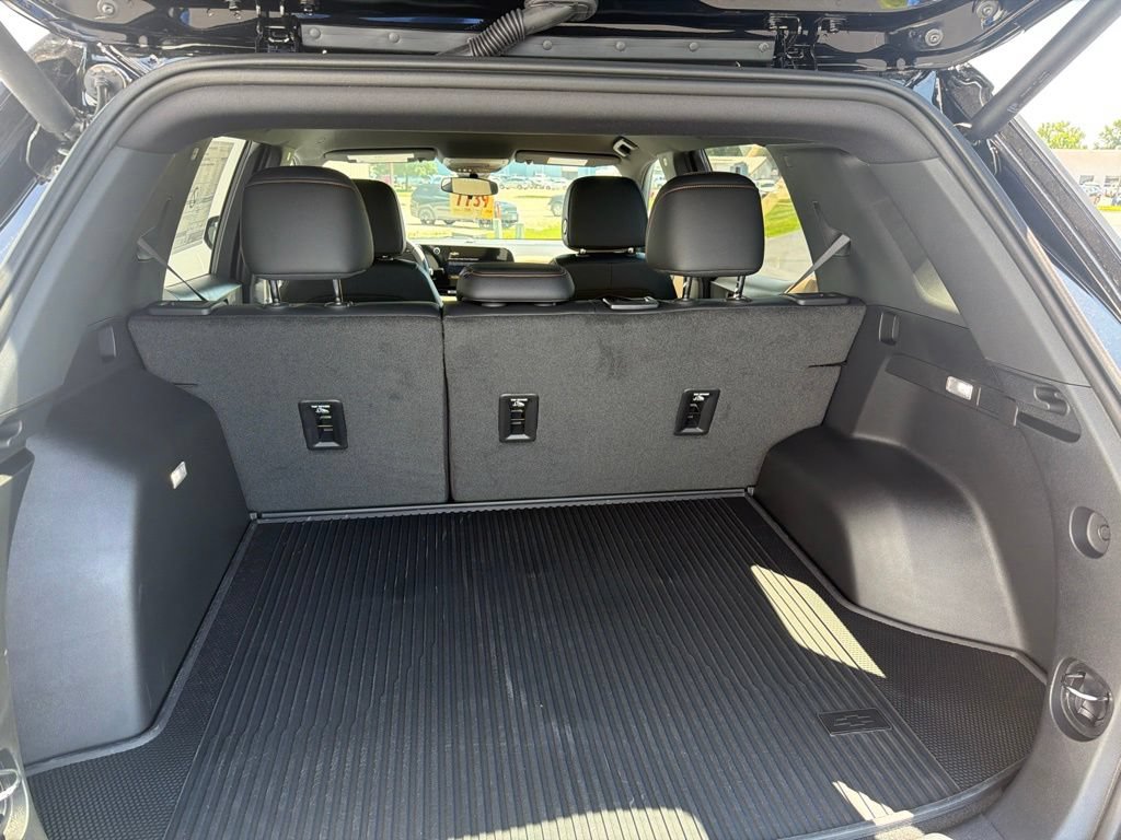 New 2027 Chevrolet Equinox ACTIV w/ LPO, Floor Liner Package FWD image 9