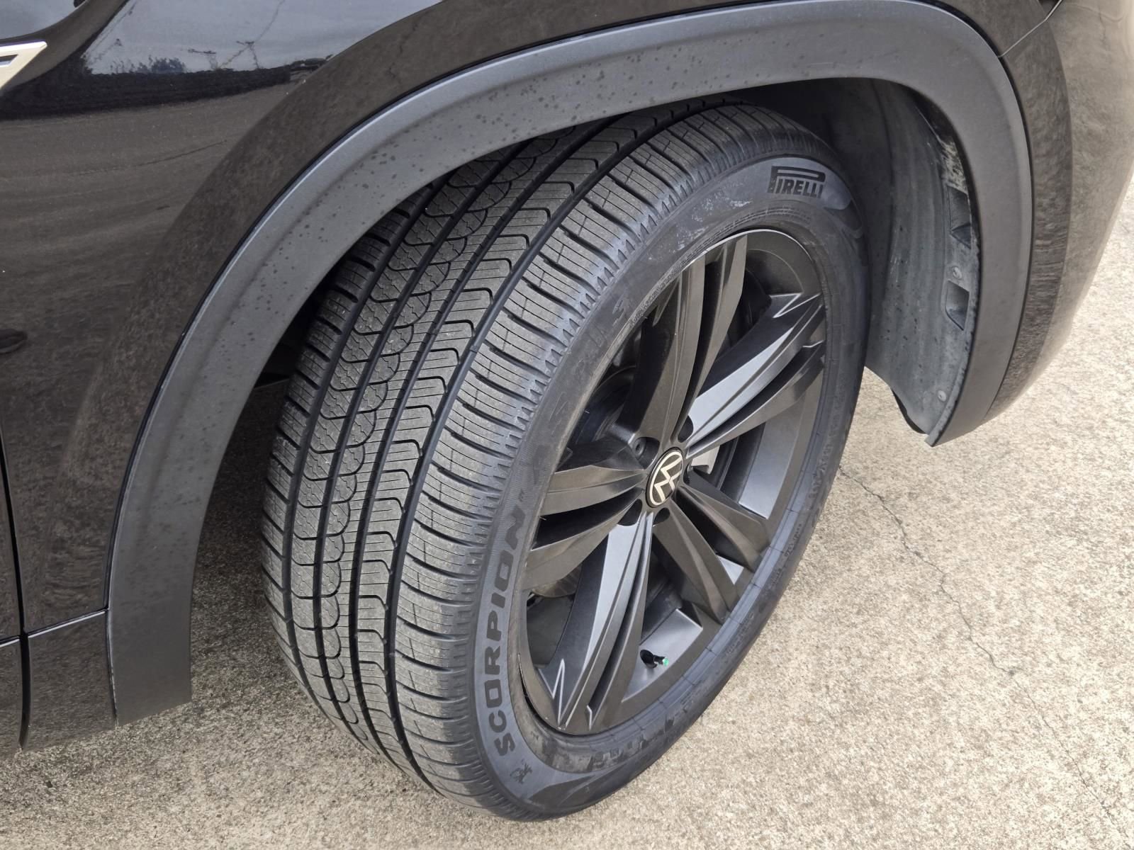 Used 2022 Volkswagen Atlas Cross Sport SEL R-Line w/ Cross Sport MDO Package image 6