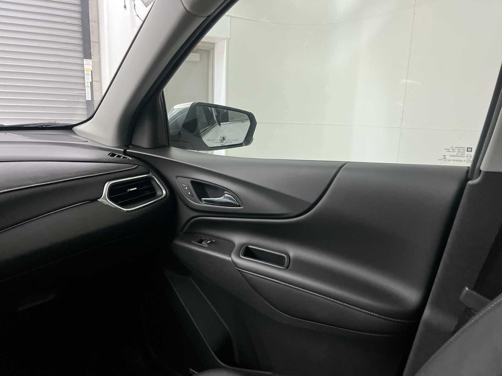 Used 2018 Chevrolet Equinox Premier FWD image 11