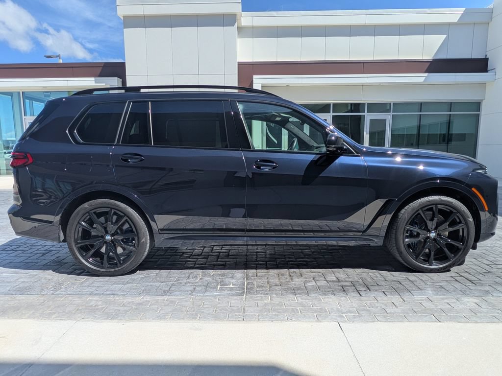 Used 2025 BMW X7 M60i AWD/4WD image 7