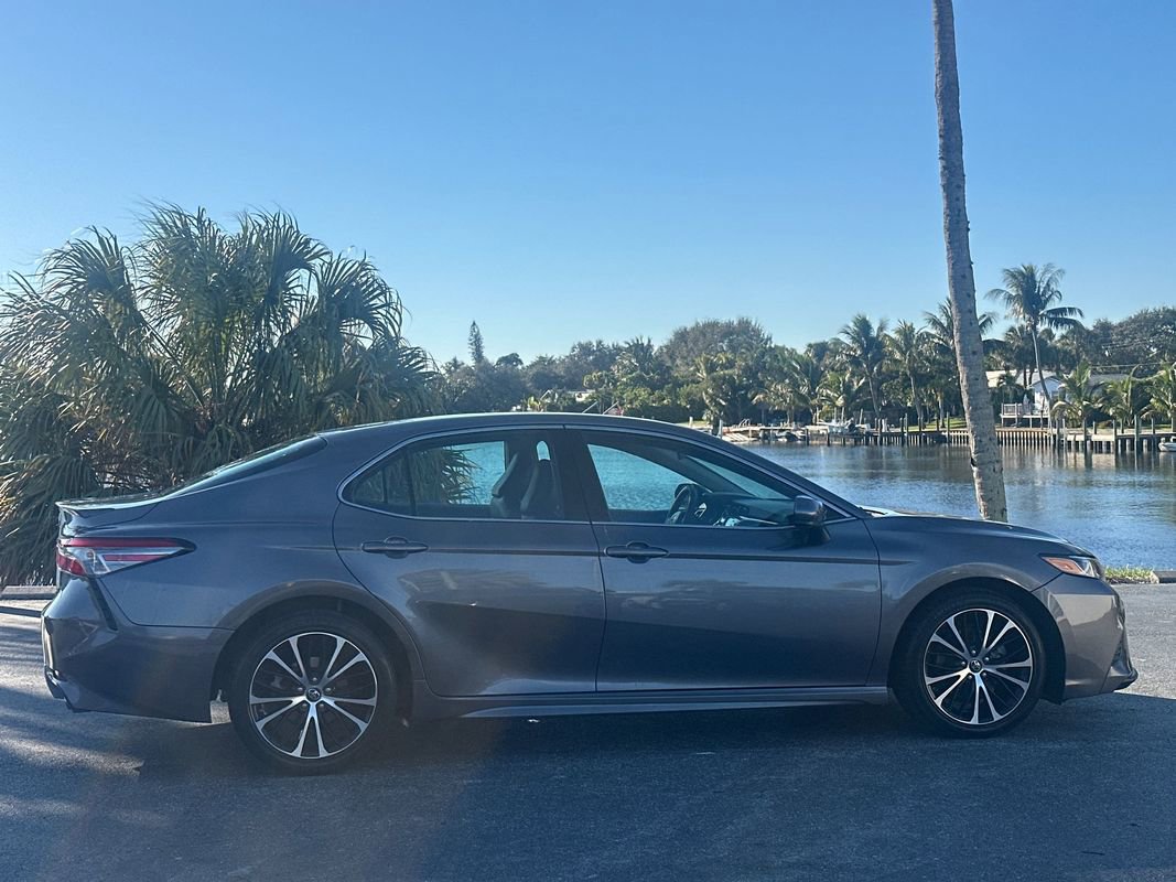 Used 2018 Toyota Camry SE image 6
