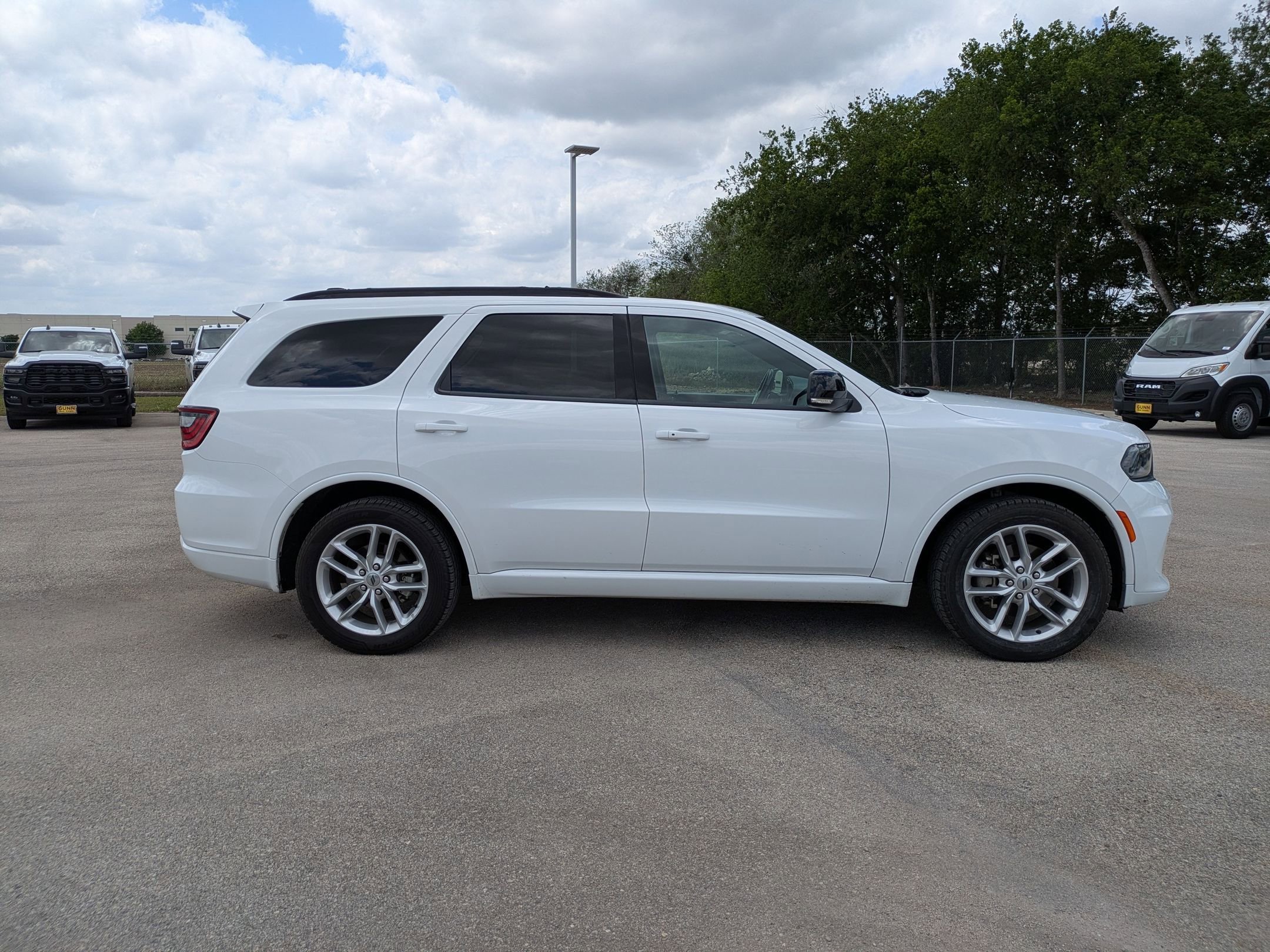 Used 2024 Dodge Durango GT RWD image 2