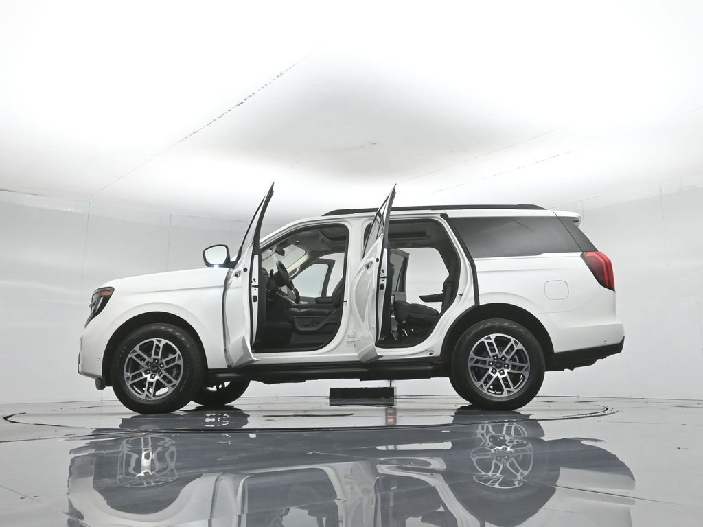 Certified 2025 Ford Expedition Active AWD/4WD image 59