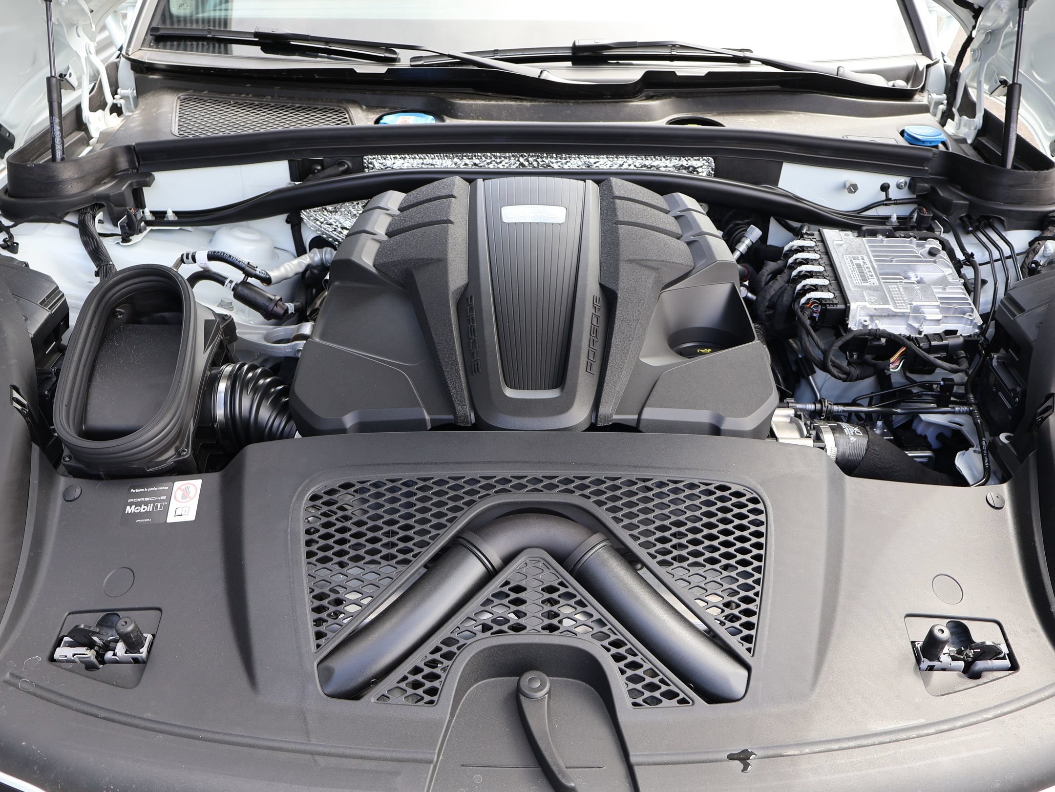 New 2026 Porsche Macan S AWD/4WD image 31