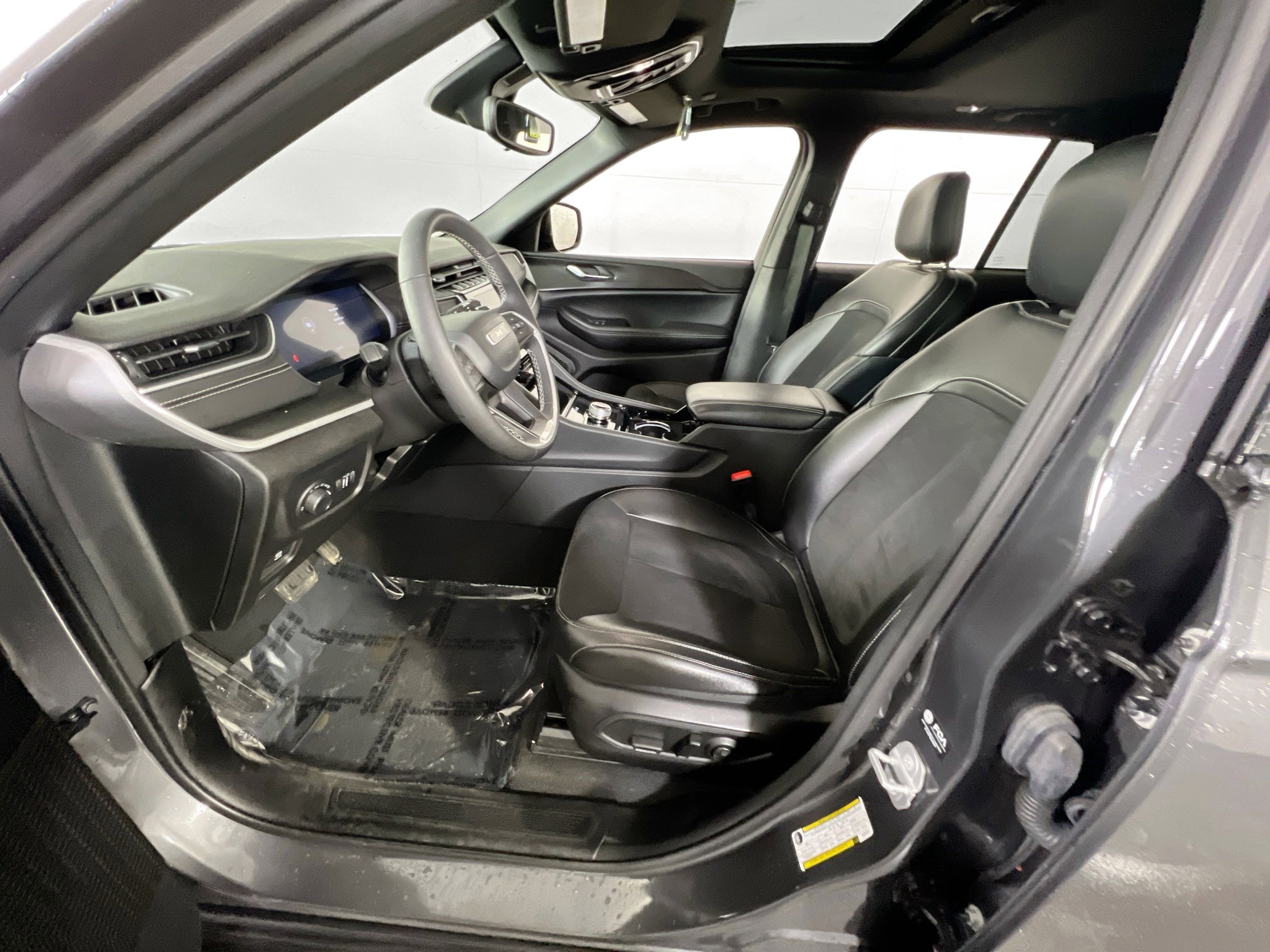 Used 2023 Jeep Grand Cherokee Altitude image 20