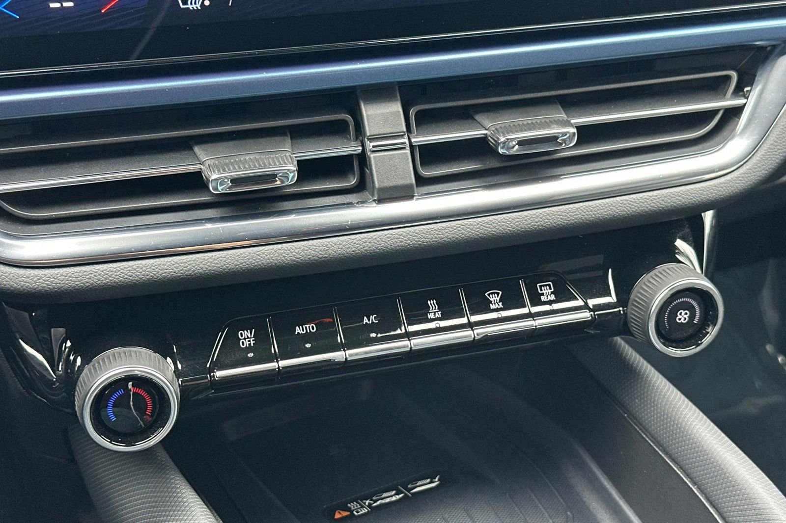 Used 2025 Chevrolet Equinox EV LT w/ Convenience Package image 24