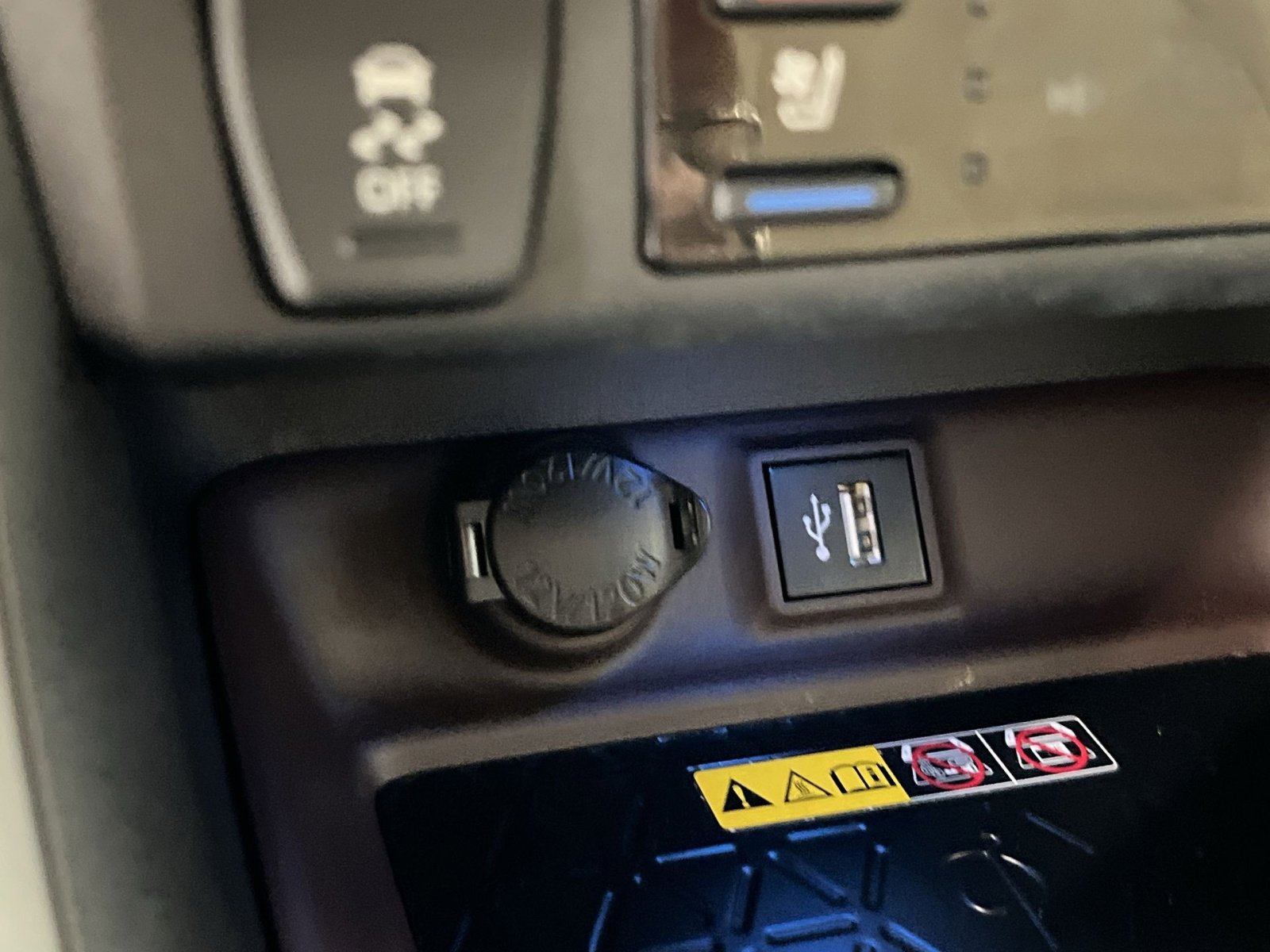 Used 2024 Toyota RAV4 Limited AWD/4WD image 31
