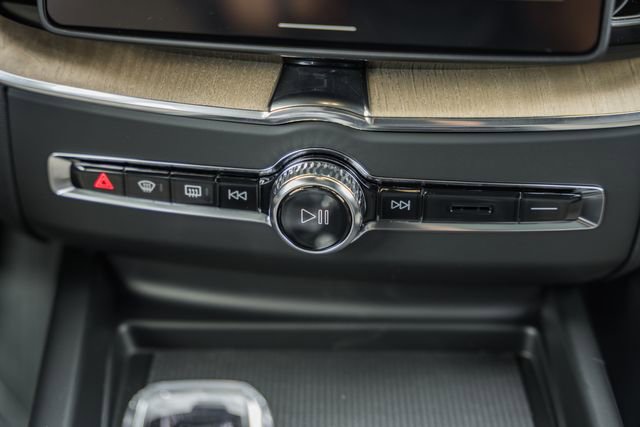 New 2026 Volvo XC60 T8 Plus w/ Protection Package Premier image 23