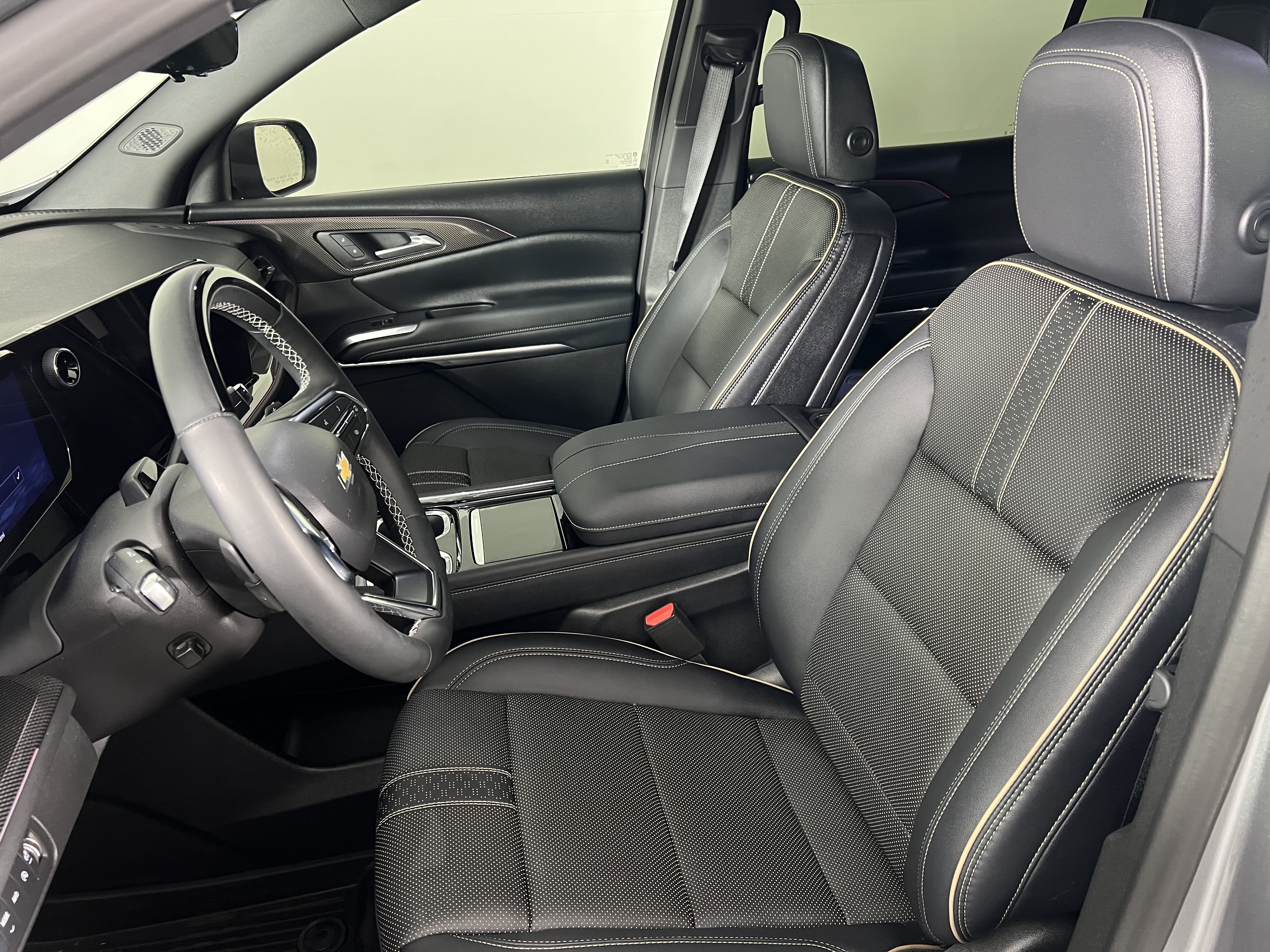 Used 2026 Chevrolet Traverse High Country AWD/4WD image 16