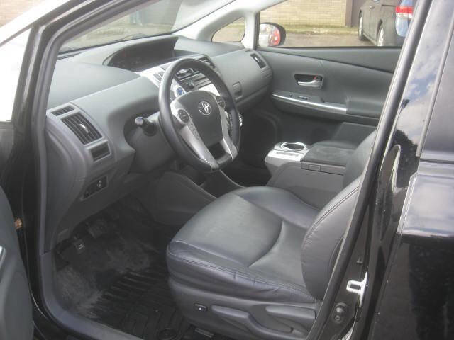 Used 2013 Toyota Prius V Five image 16