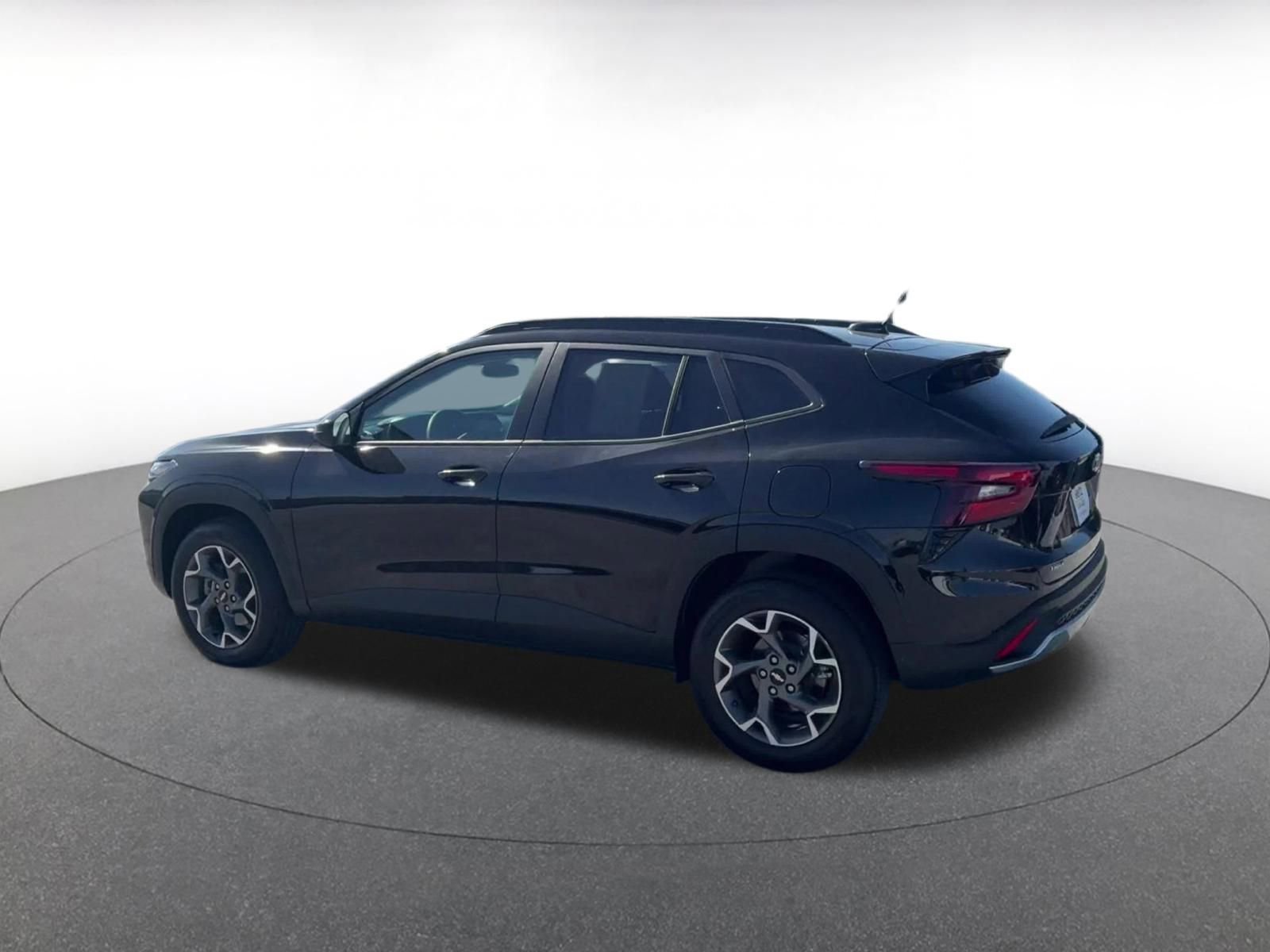 Used 2025 Chevrolet Trax LT image 10