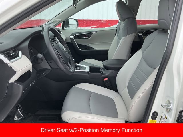 Used 2022 Toyota RAV4 XLE Premium image 21