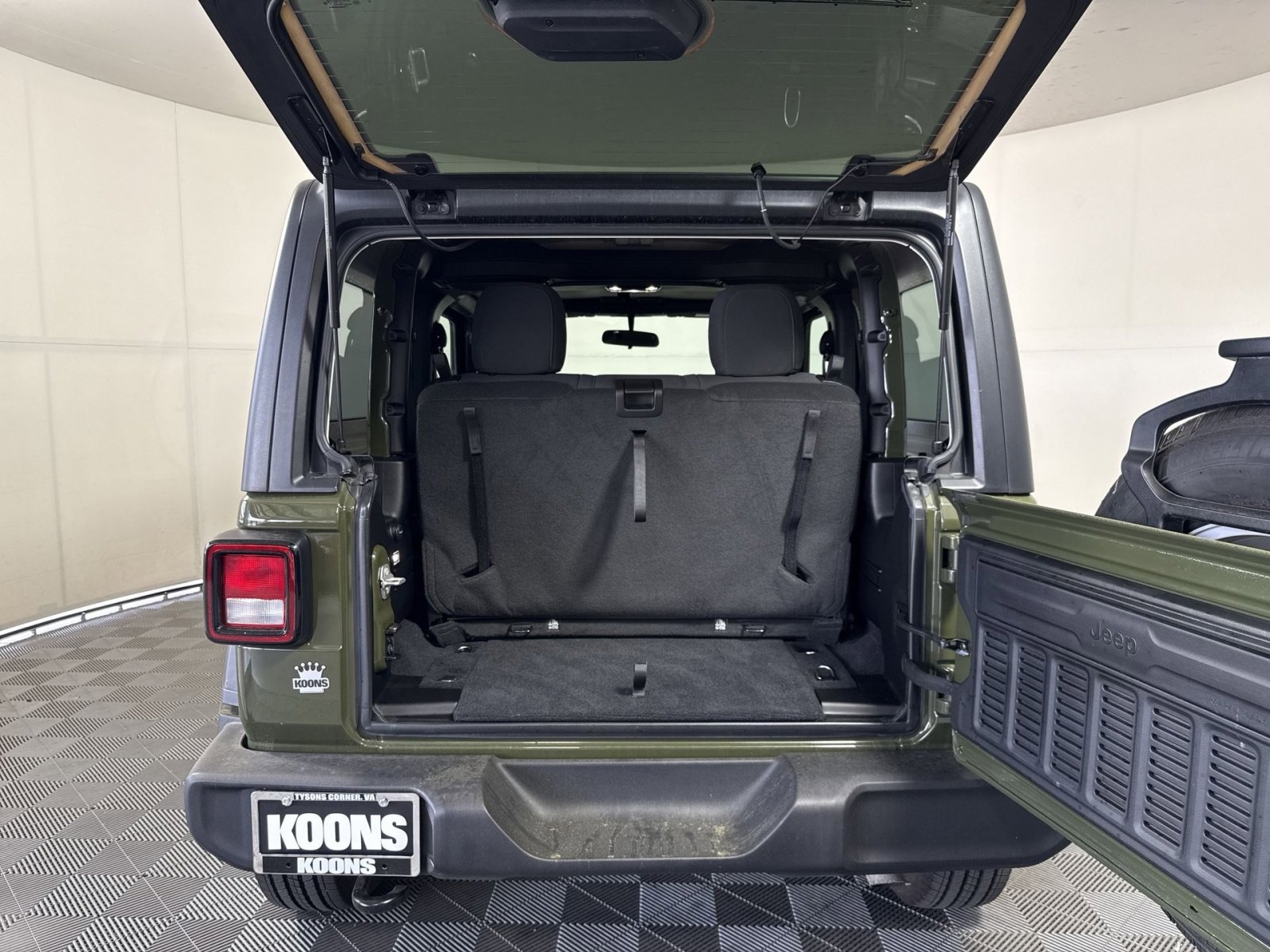 Used 2022 Jeep Wrangler Sport S AWD/4WD image 25