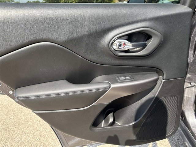 Used 2019 Jeep Cherokee Latitude Plus w/ Comfort/Convenience Group image 13