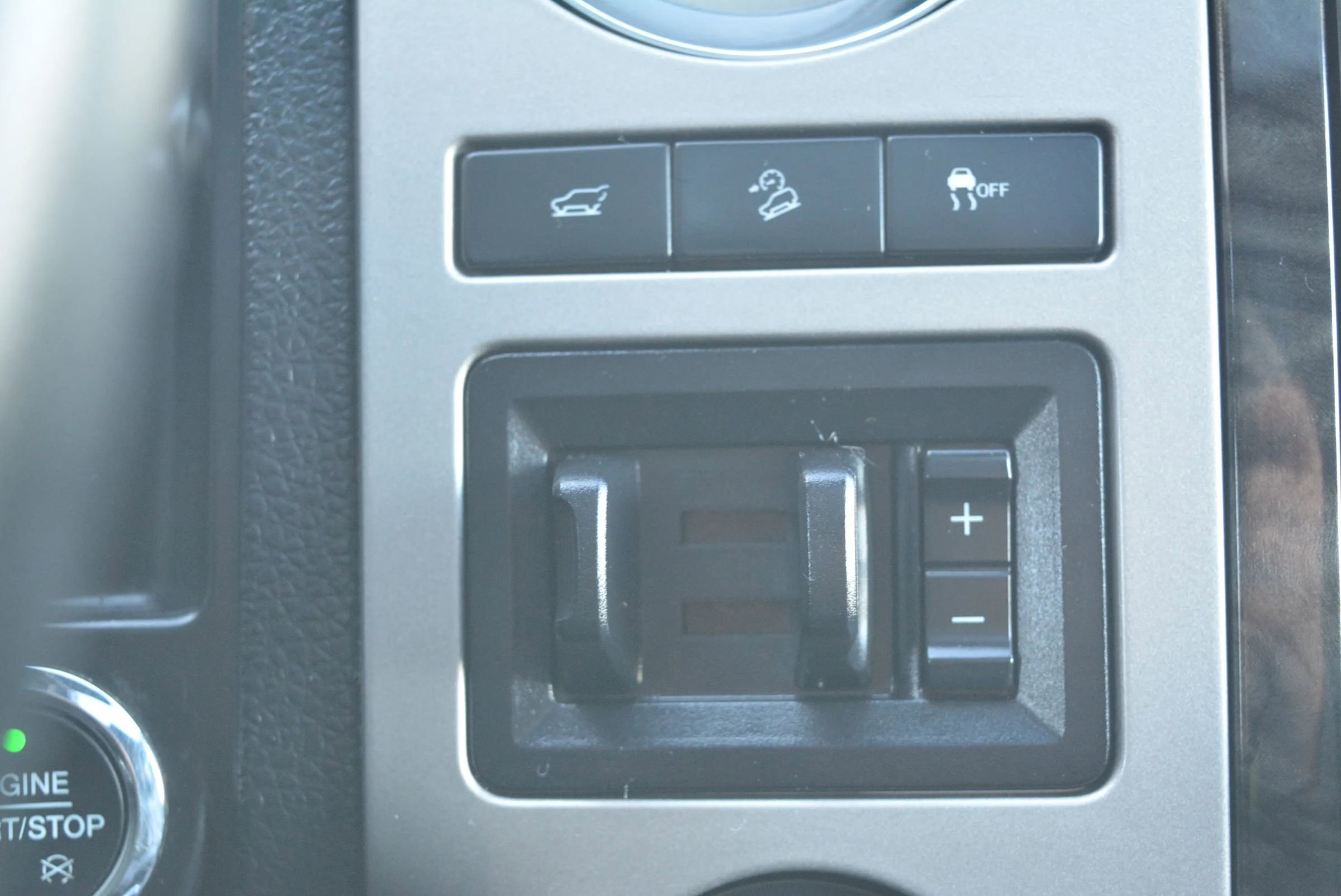 Used 2016 Ford Expedition Limited image 25