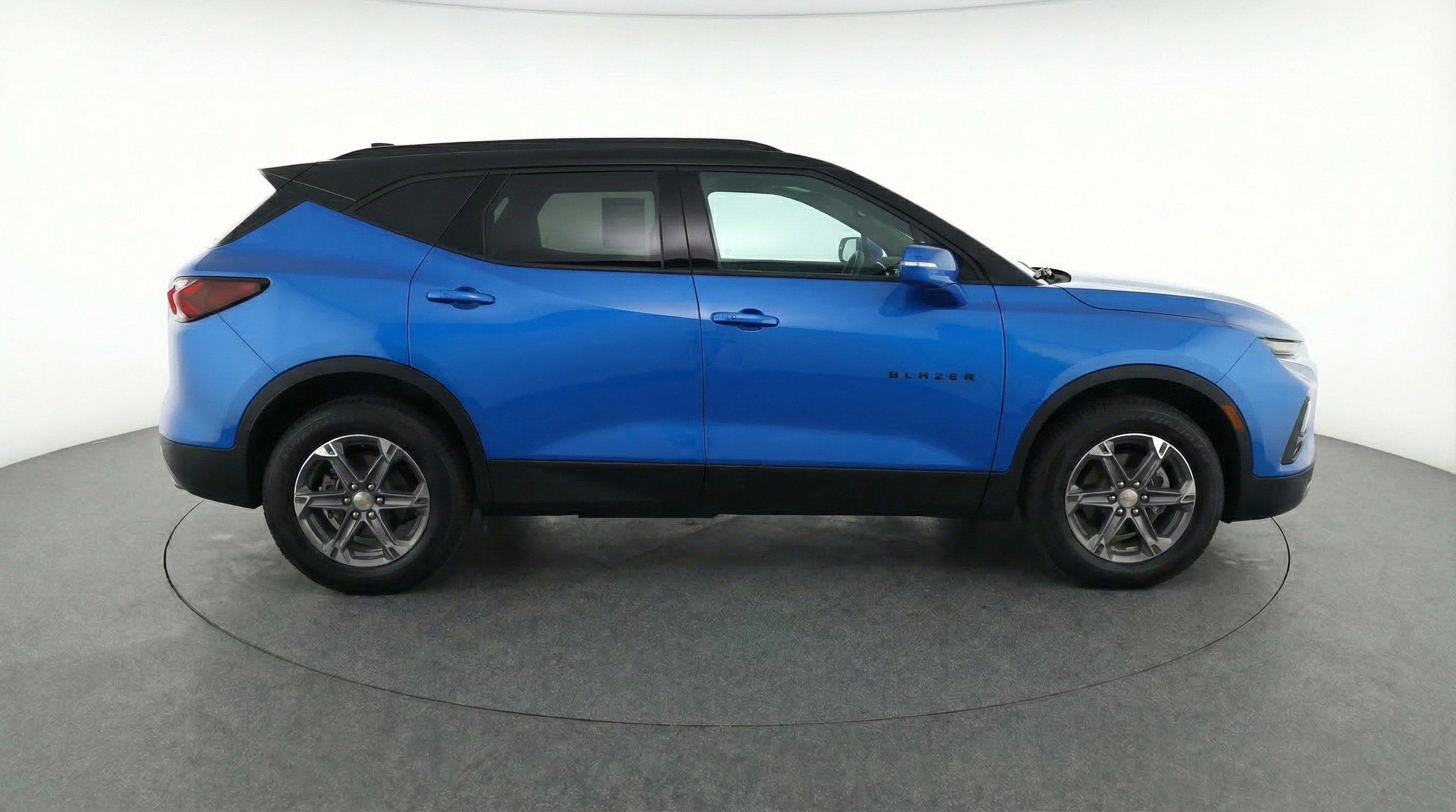 Used 2025 Chevrolet Blazer LT FWD image 11