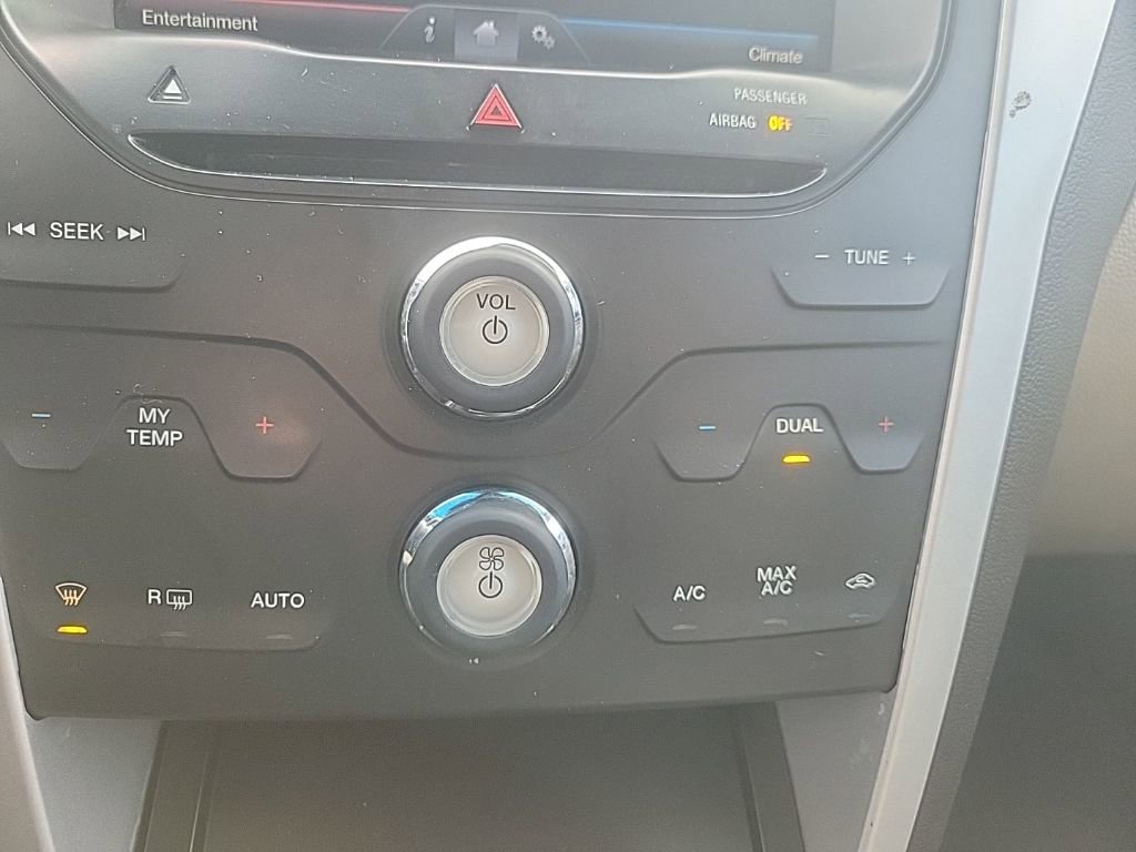 Used 2014 Ford Explorer XLT image 14